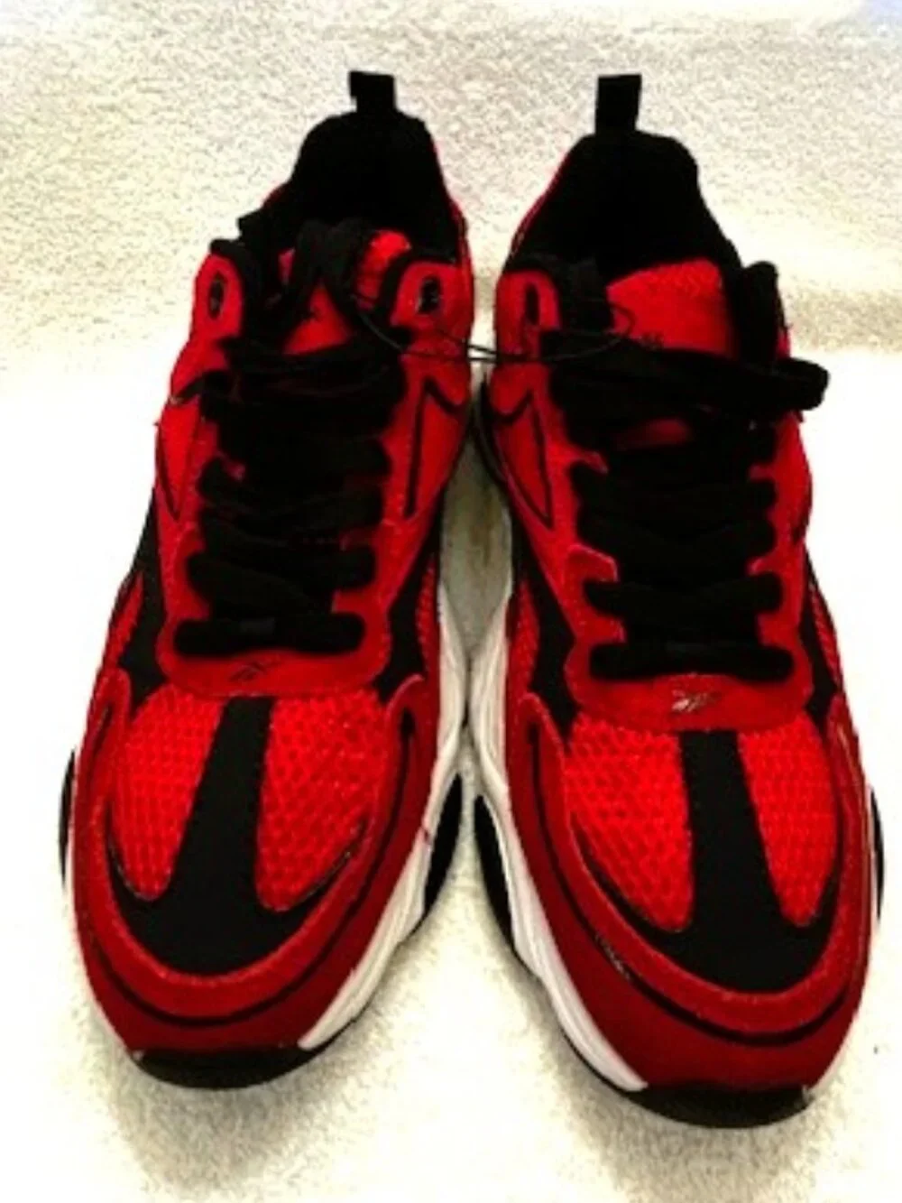 Reebok Charge Run red and black lace up sneakers Men's Size 9